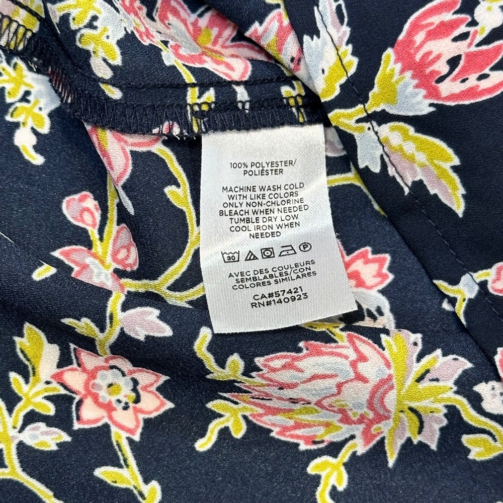 LOFT Petites Navy Blue Floral Sleeveless Blouse Pleated Neck Top LP 545286 - Picture 6 of 8